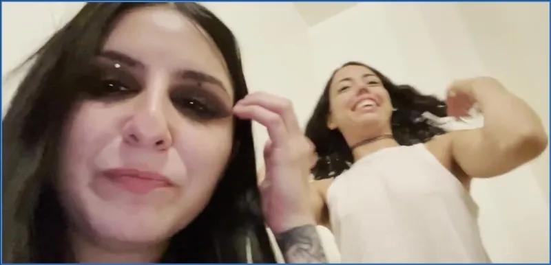 Kaitlyn Katsaros vessassa kakkimassa paskaa - kakkavideo