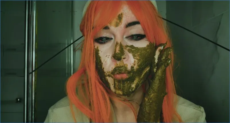 Sweet Betty Parlour leikkii likaisesti paskalla fetissisoolossaan - kakkavideo