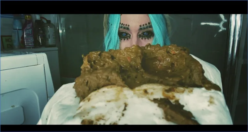Sweet Betty Parlour sekoittaa tikkarin ja paskan likaiseen soolopeliin - kakkavideo